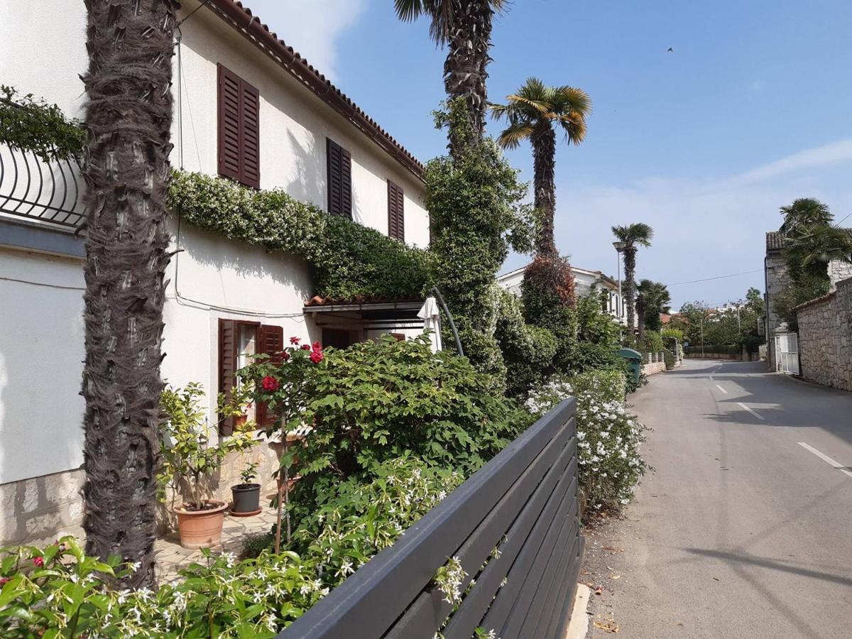 Anamarija Apartments Near The Beach And The Fantastic Adria Sea With Over 10 Small Islands Close By Funtana Exterior foto